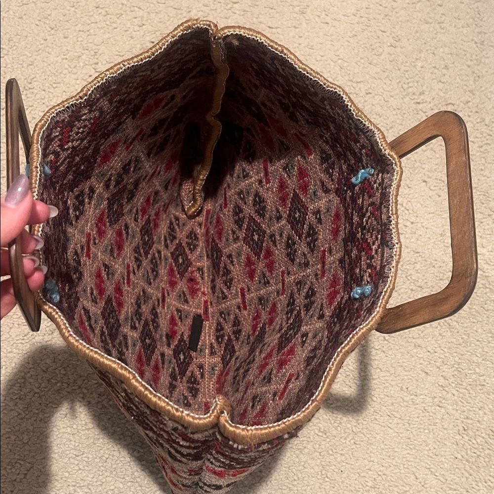 Artisan rug Geometric Tote with Wooden Handles - Picture 3 of 3